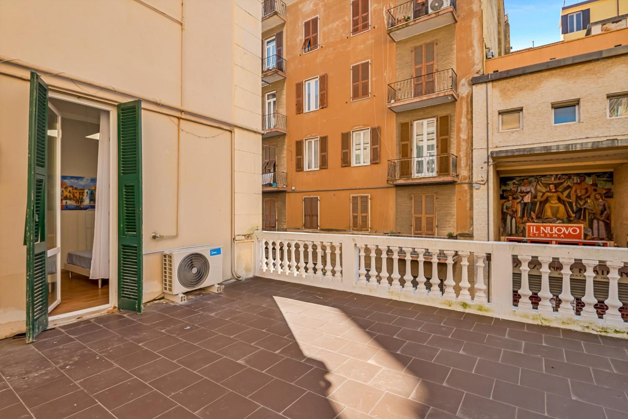 Redamare In The Center Of The